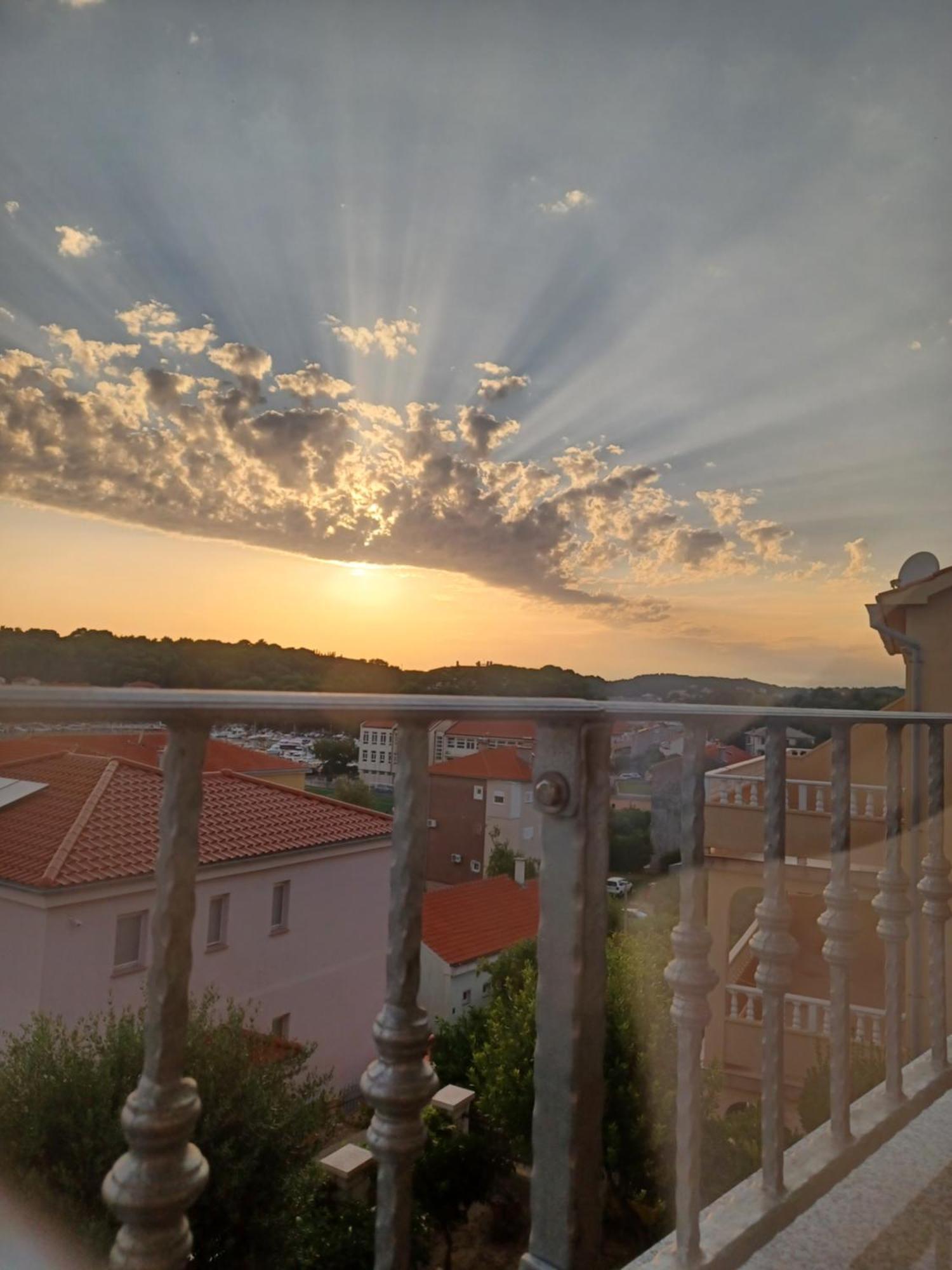 Apartments Ivic Rab Town Exterior foto