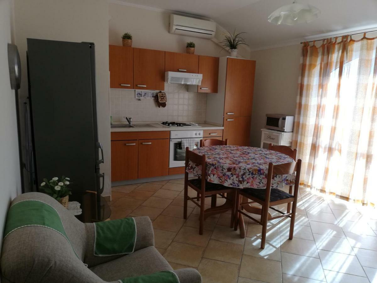 Apartments Ivic Rab Town Exterior foto